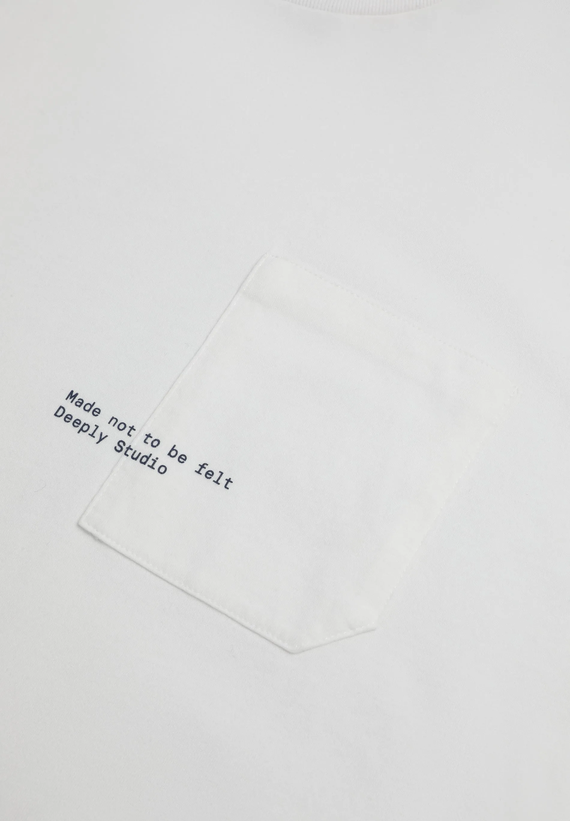 DEEPLY | T-SHIRT COM BOLSO