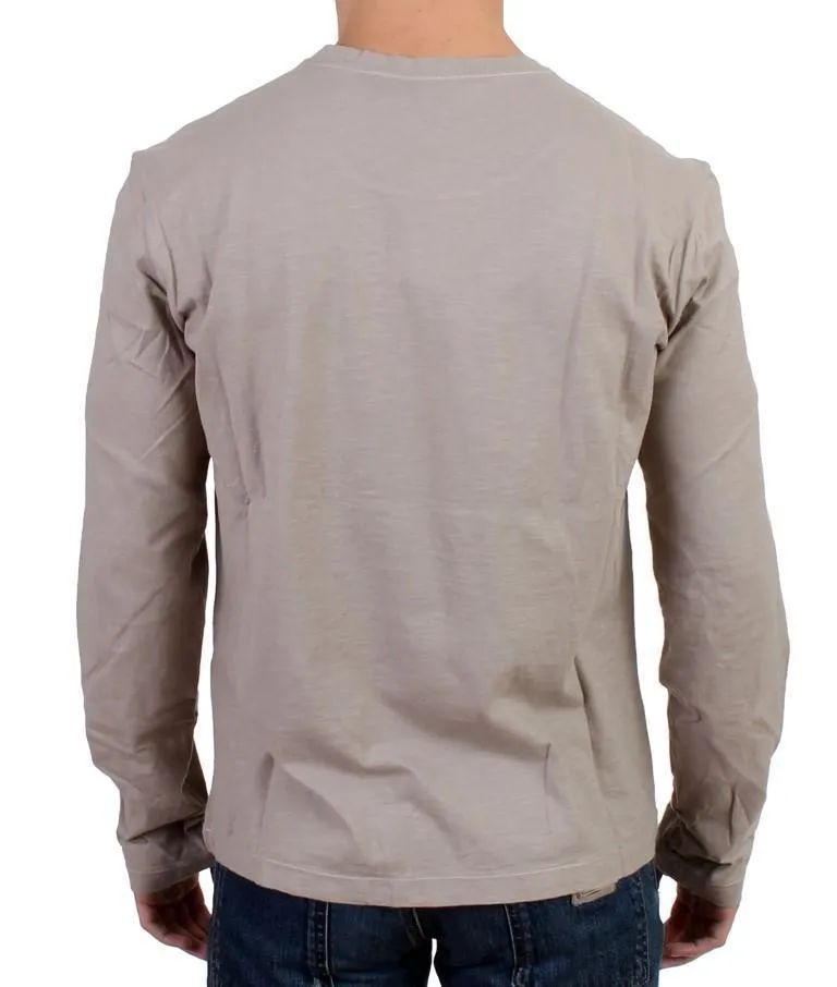 Gray crewneck long sleeve t-shirt