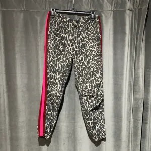 Mother Grey Leopard Print Denim Jogger with Neon Pink Stripe