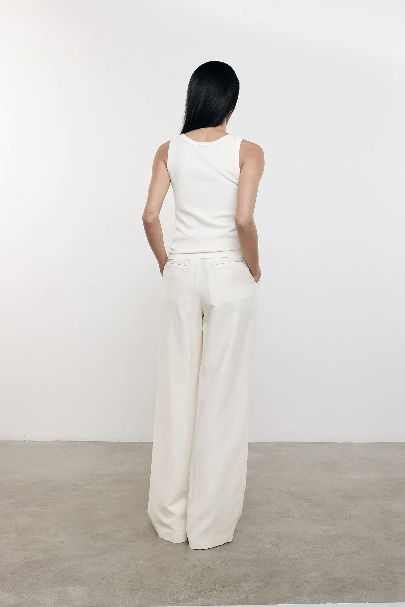 Ribbed Scoop Tank in White