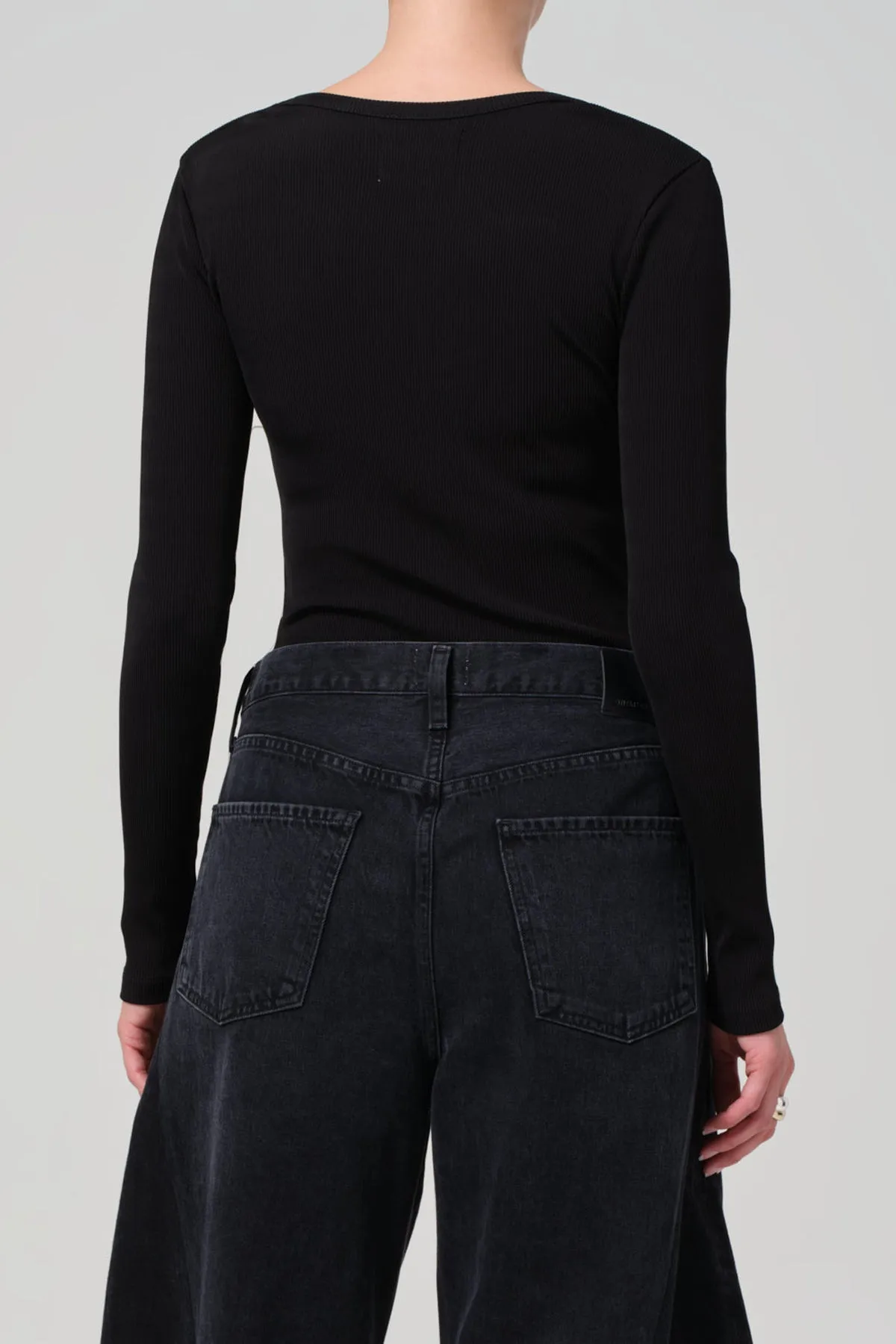 Rumi Scoop Neck in Black