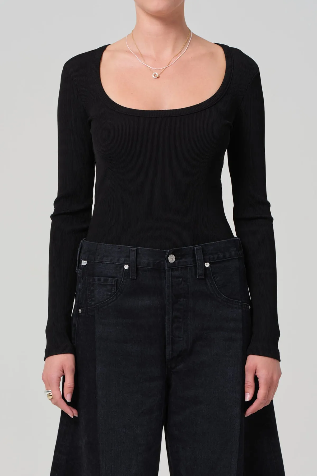 Rumi Scoop Neck in Black